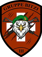 ein realisiertes Abzeichen mit der Bezeichnung RS Badge, auf dem Abzeichen steht ein Adler auf rotem Hintergrund und ein grüner Militärhut. Es steht Gruppe Bitzi und im Hintergrund ist ein weißes Schweizerkreuz zu sehen.